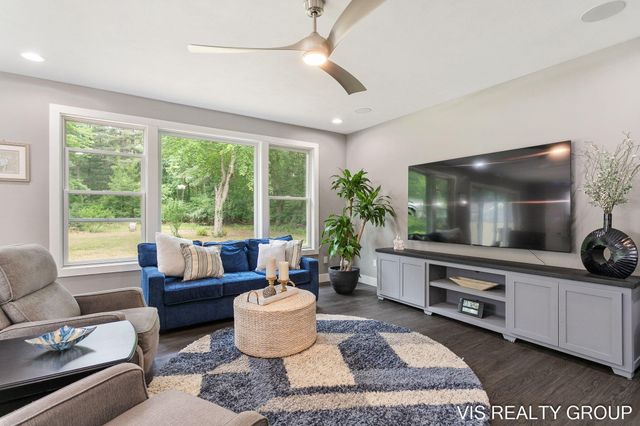 13407 152nd Avenue, Grand Haven, MI 49417