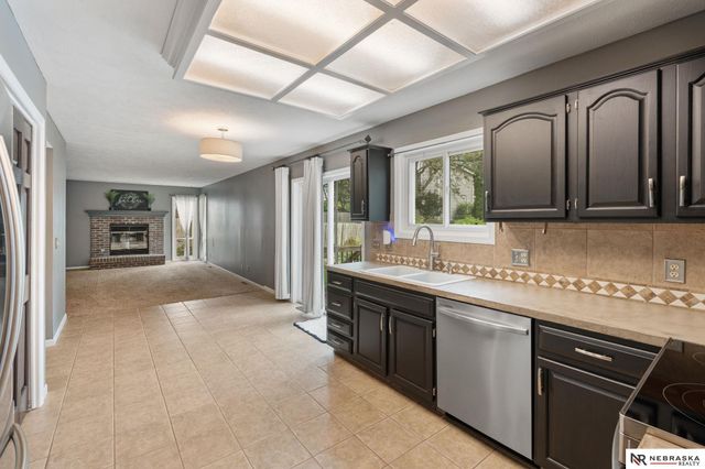 13403 S 28 Street, Bellevue, NE 68123