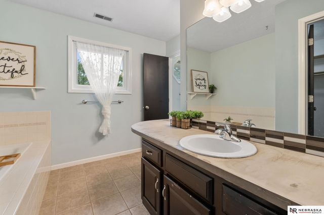 13403 S 28 Street, Bellevue, NE 68123