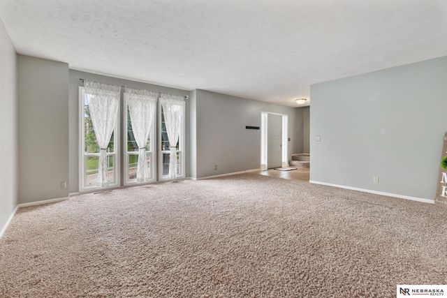 13403 S 28 Street, Bellevue, NE 68123