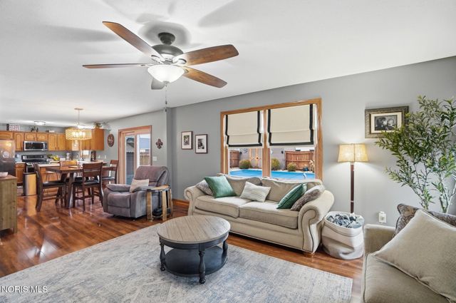 201 E Greenwood Drive, Haskins, OH 43525