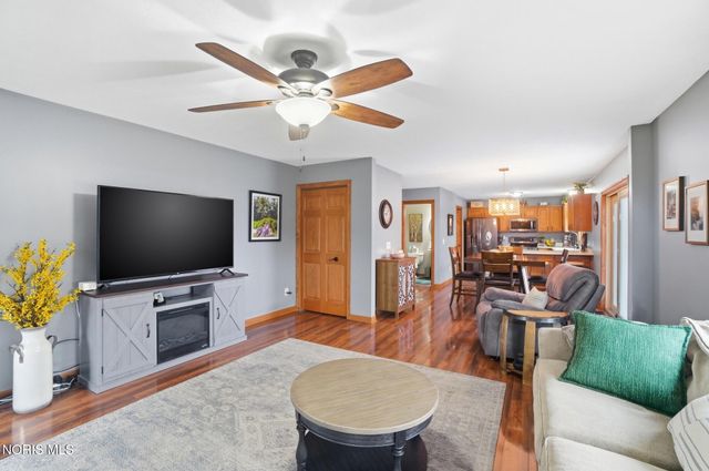 201 E Greenwood Drive, Haskins, OH 43525