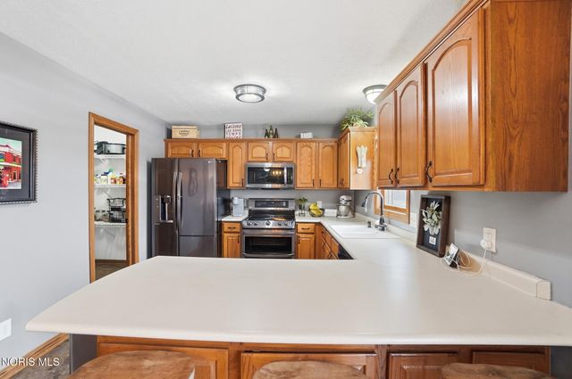 201 E Greenwood Drive, Haskins, OH 43525