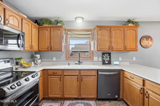 201 E Greenwood Drive, Haskins, OH 43525