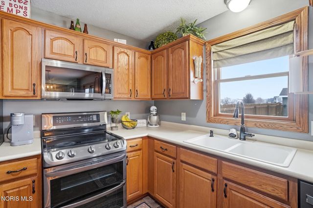 201 E Greenwood Drive, Haskins, OH 43525