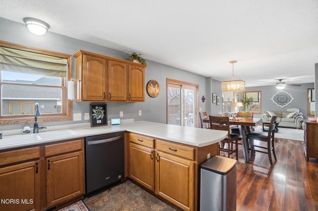 201 E Greenwood Drive, Haskins, OH 43525