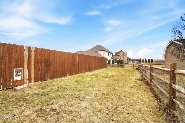 201 E Greenwood Drive, Haskins, OH 43525