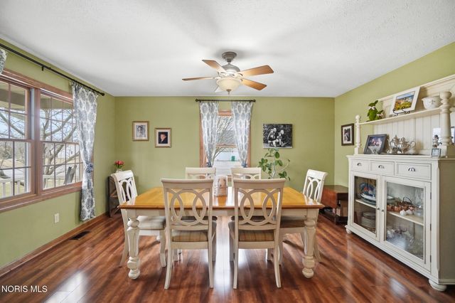 201 E Greenwood Drive, Haskins, OH 43525