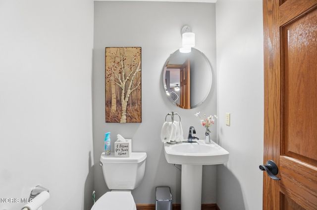 201 E Greenwood Drive, Haskins, OH 43525