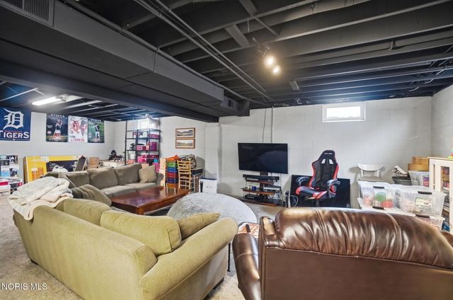 201 E Greenwood Drive, Haskins, OH 43525