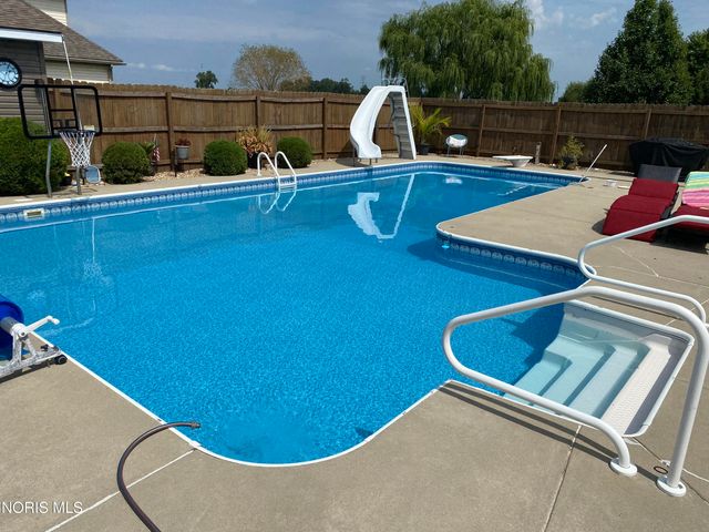 201 E Greenwood Drive, Haskins, OH 43525