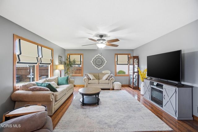 201 E Greenwood Drive, Haskins, OH 43525