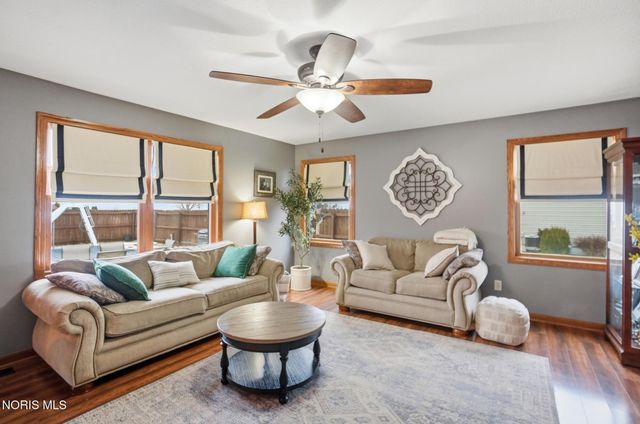 201 E Greenwood Drive, Haskins, OH 43525