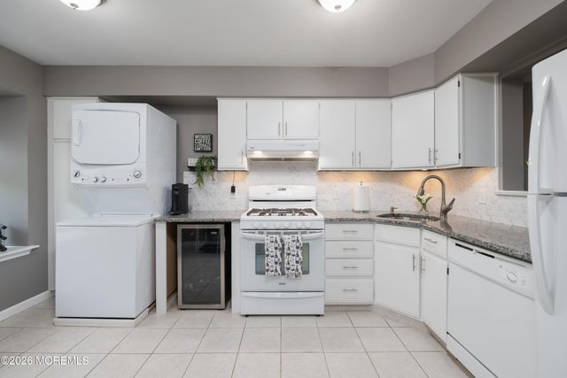 2303 Gulfstream Way, Toms River, NJ 08755