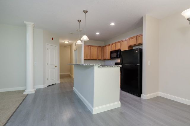 80-7 Carriage Way, Manchester, NH 03102