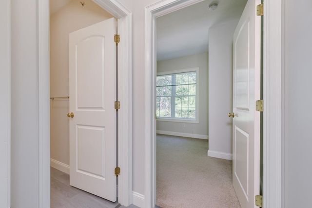 80-7 Carriage Way, Manchester, NH 03102