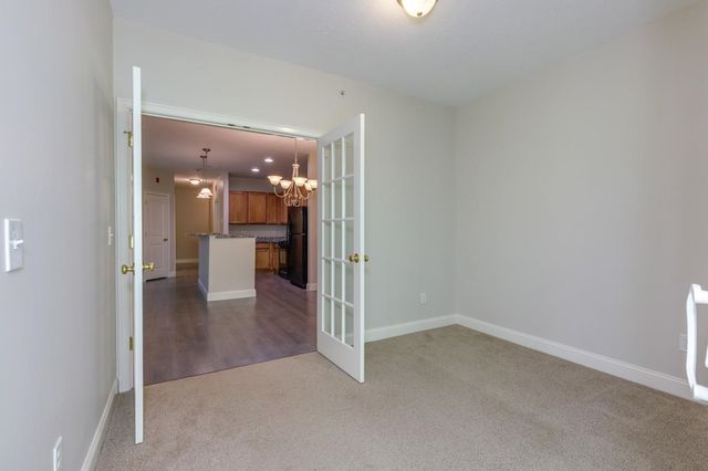 80-7 Carriage Way, Manchester, NH 03102