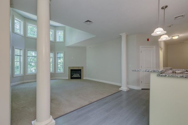 80-7 Carriage Way, Manchester, NH 03102