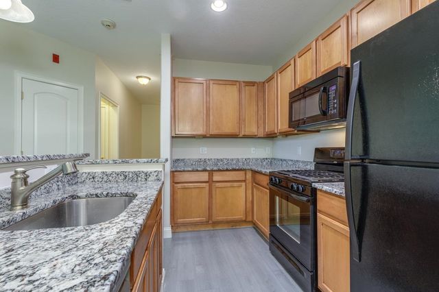 80-7 Carriage Way, Manchester, NH 03102