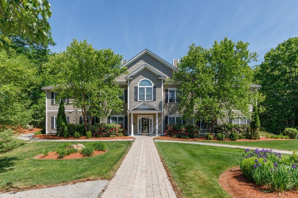 80-7 Carriage Way, Manchester, NH 03102