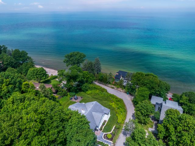 19300 Highland Drive, New Buffalo Twp, MI 49117