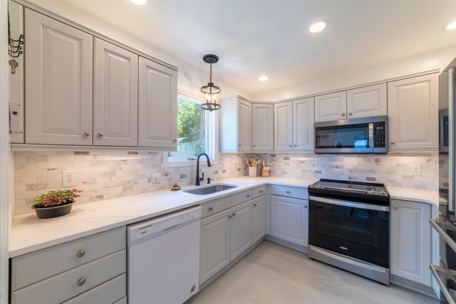 19300 Highland Drive, New Buffalo Twp, MI 49117