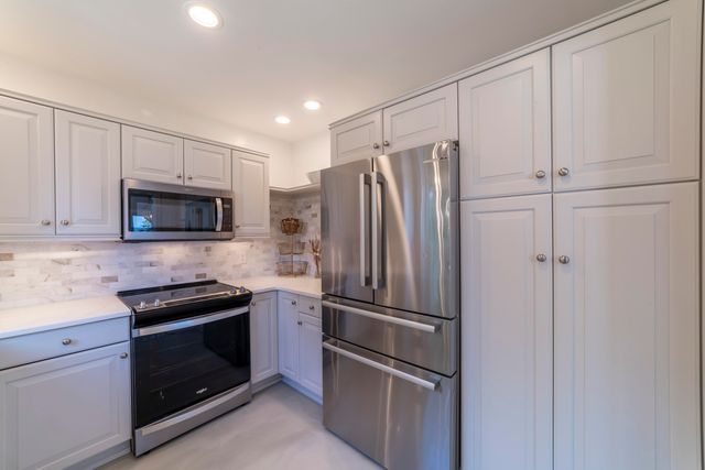 19300 Highland Drive, New Buffalo Twp, MI 49117