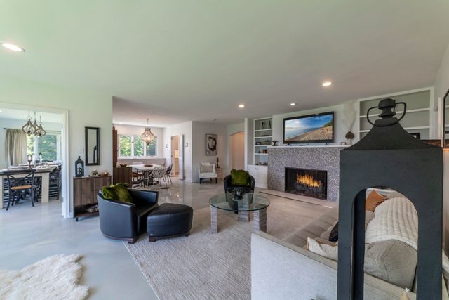 19300 Highland Drive, New Buffalo Twp, MI 49117