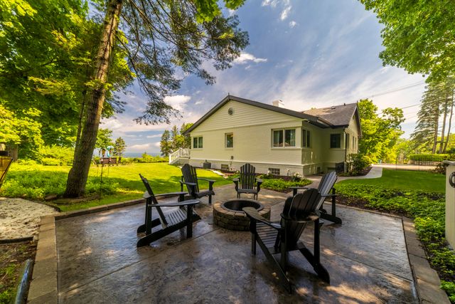 19300 Highland Drive, New Buffalo Twp, MI 49117