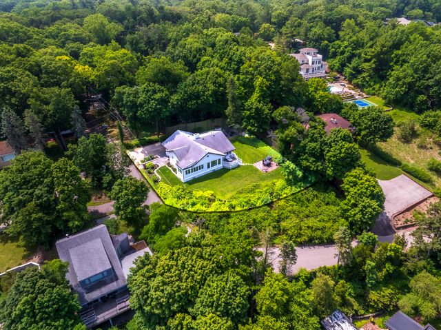 19300 Highland Drive, New Buffalo Twp, MI 49117