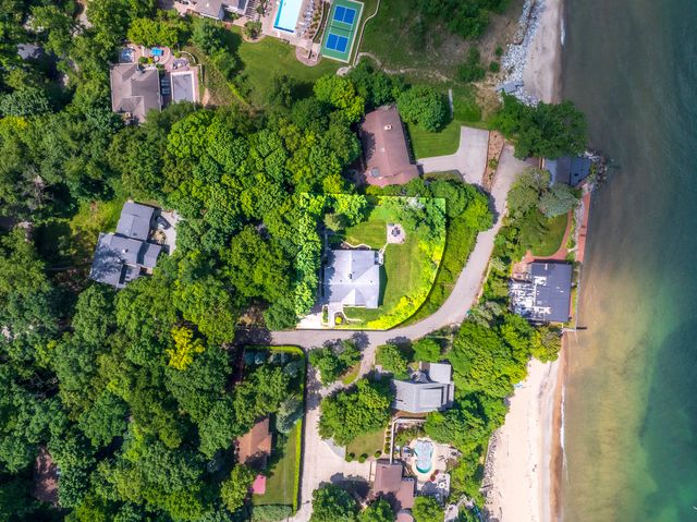 19300 Highland Drive, New Buffalo Twp, MI 49117
