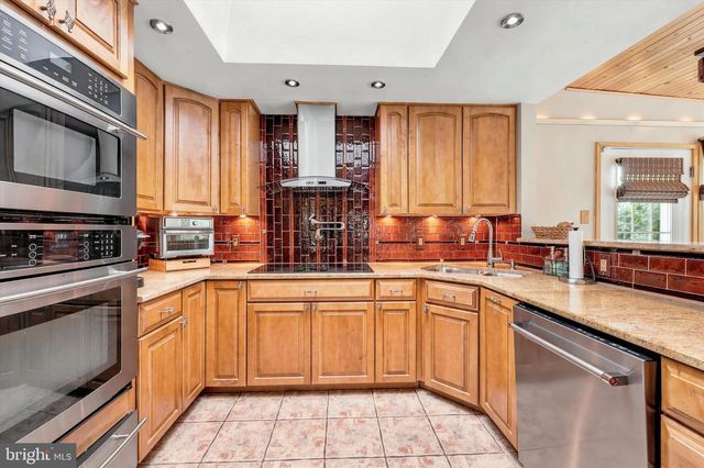 38 WAR TROPHY LN, Media, PA 19063