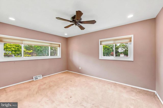 38 WAR TROPHY LN, Media, PA 19063