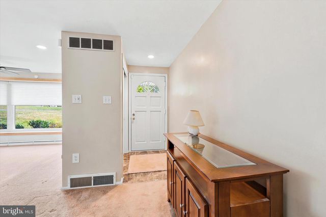 38 WAR TROPHY LN, Media, PA 19063