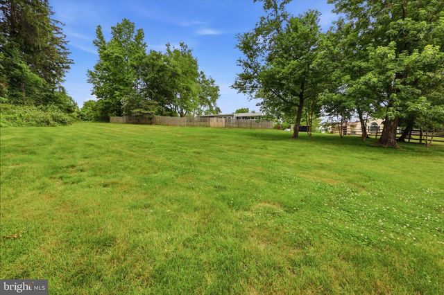 38 WAR TROPHY LN, Media, PA 19063