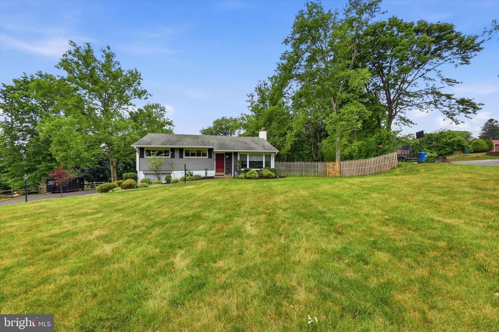38 WAR TROPHY LN, Media, PA 19063