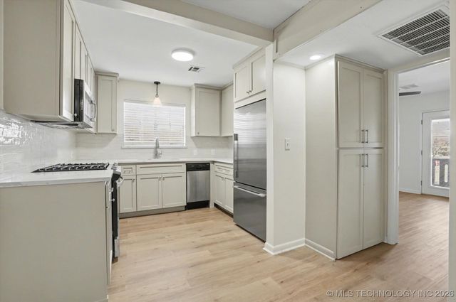 1107 E 45th Place S EU14, Tulsa, OK 74105