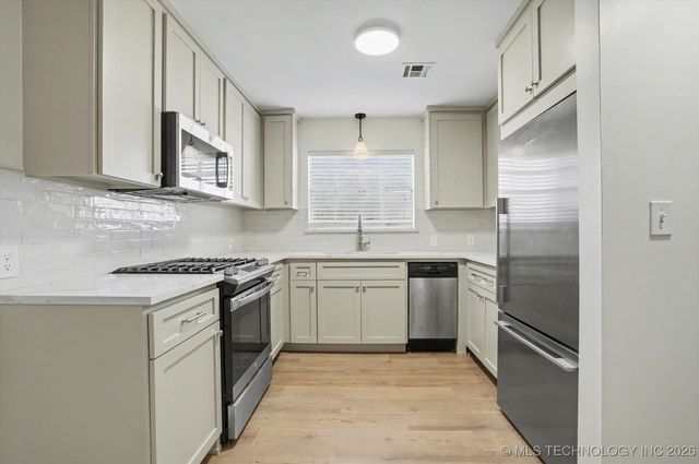 1107 E 45th Place S EU14, Tulsa, OK 74105