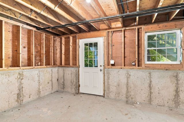28 Erin Ct, New Bedford, MA 02745