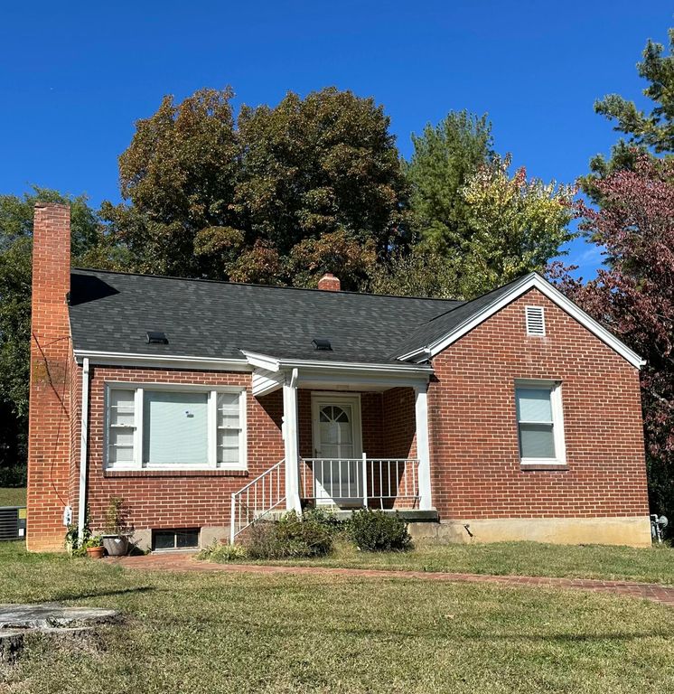 17 Maccie ST, Salem, VA 24153