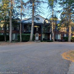 31045 Pheasant Run Street, Farmington Hills, MI 48334