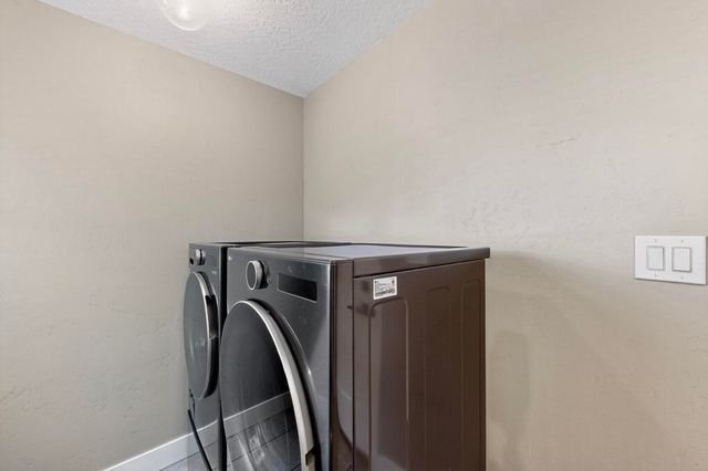 1508 San Carlos Road SW, Albuquerque, NM 87104