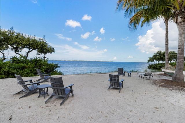 289 SAPPHIRE LAKE DRIVE 202, Bradenton, FL 34209