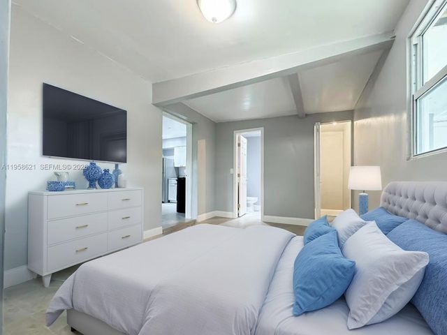 4133 SW 52nd St, Dania Beach, FL 33314