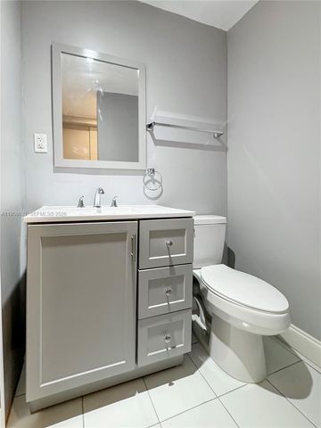 4133 SW 52nd St, Dania Beach, FL 33314