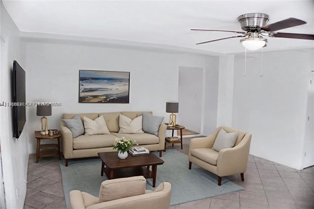 4133 SW 52nd St, Dania Beach, FL 33314