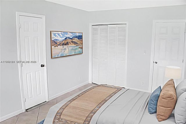 4133 SW 52nd St, Dania Beach, FL 33314