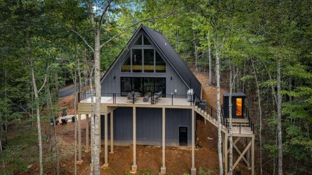 687 Left Turn, Blue Ridge, GA 30513