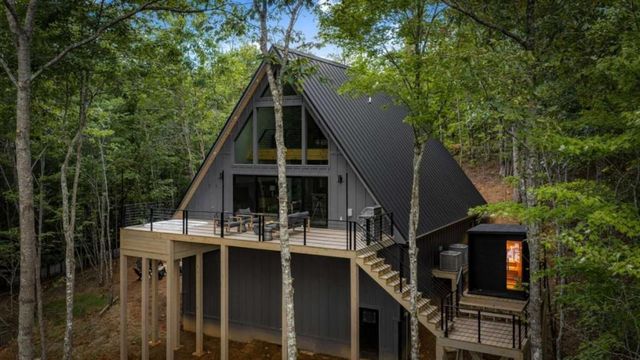 687 Left Turn, Blue Ridge, GA 30513