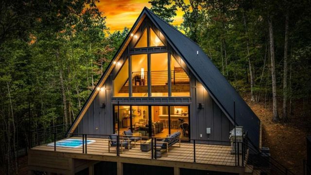 687 Left Turn, Blue Ridge, GA 30513